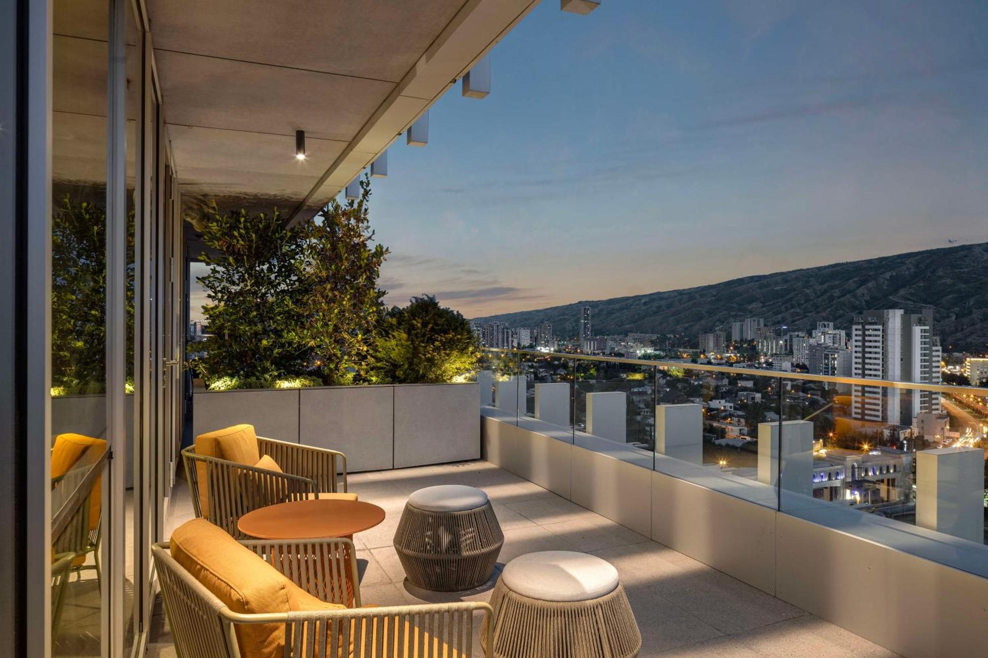 Hilton Garden Inn Tbilisi Riverview エクステリア 写真