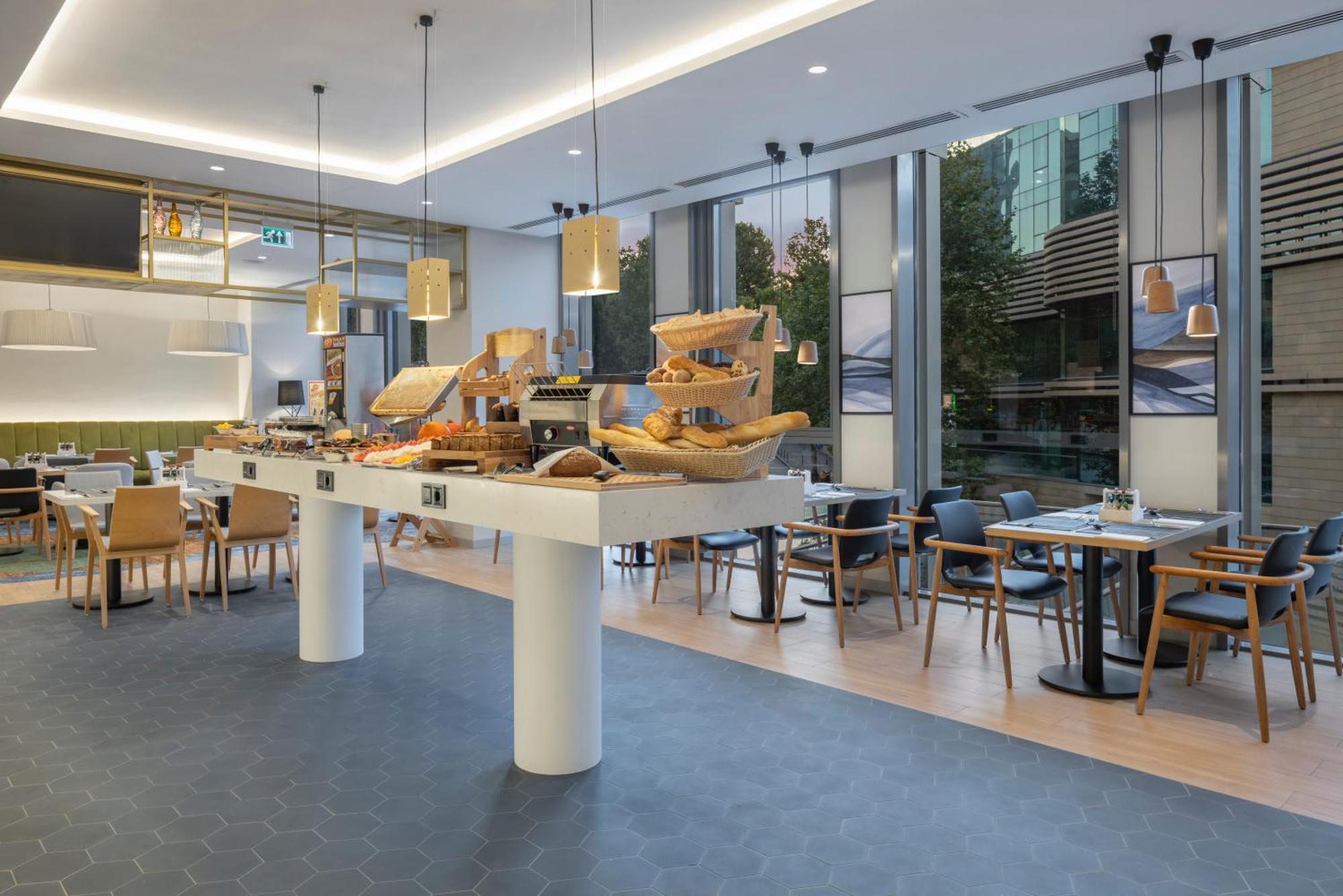 Hilton Garden Inn Tbilisi Riverview エクステリア 写真