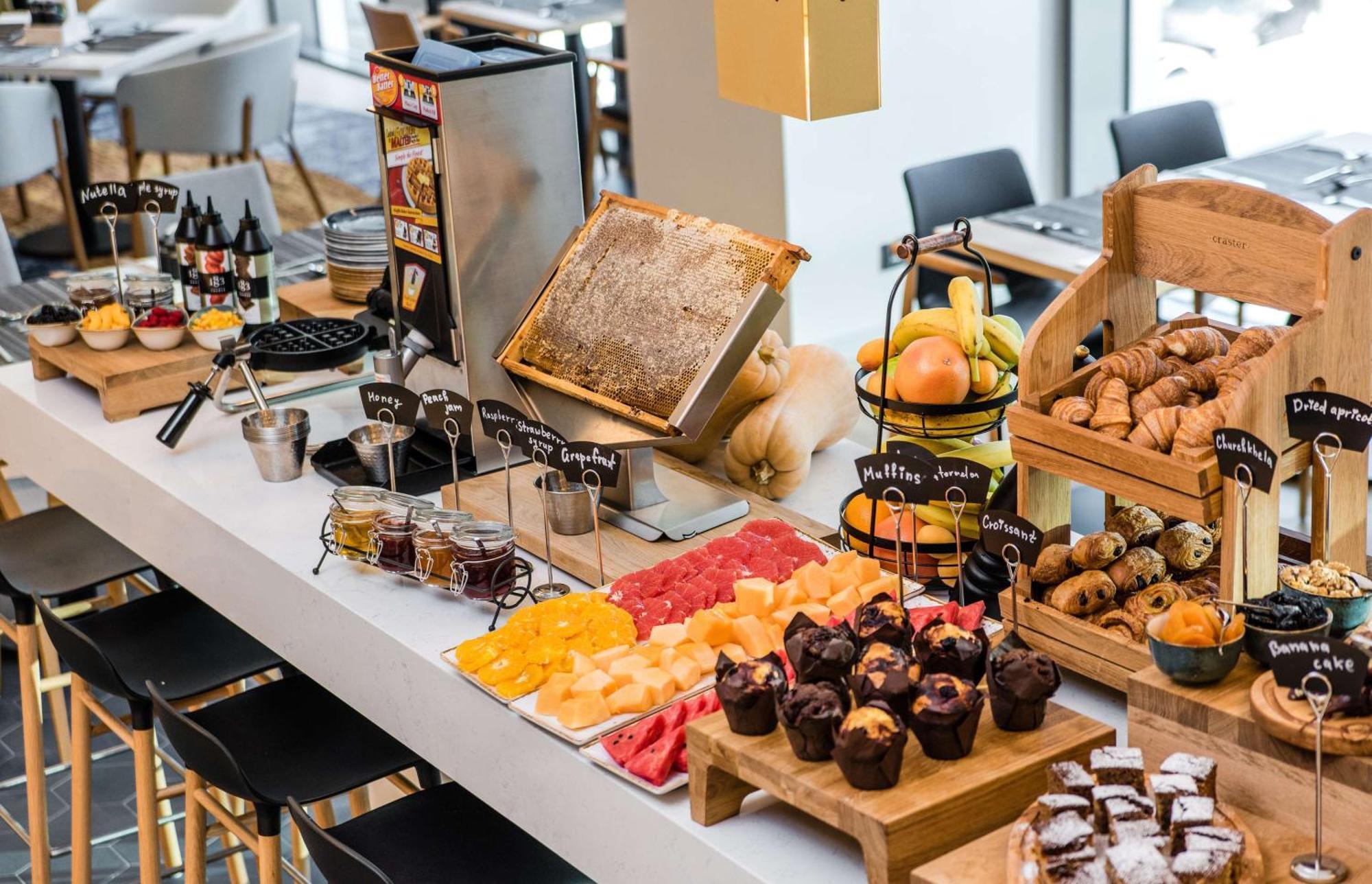 Hilton Garden Inn Tbilisi Riverview エクステリア 写真